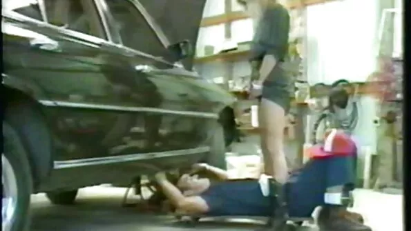 Гроші та зведену сестричку залишать без трусиків. krasiwoe porno