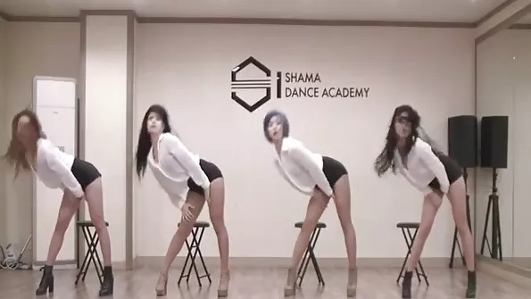 Дисциплінарне порно красивих дівчат стягнення.