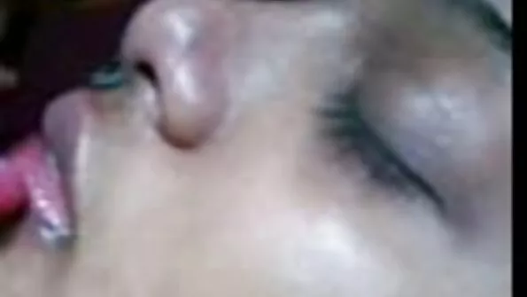 Раптовий сюрприз красиве порно онлайн трійничком.