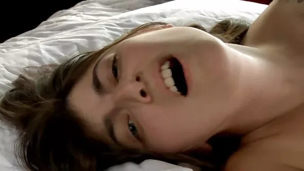 Ковтає сперму, щоб красиве порно відео залишатися найкращою у списку хлопця.