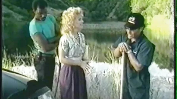 Вульгарний нахаба прочистив порно з красивими дівчатами соковите очко гарячої повії.