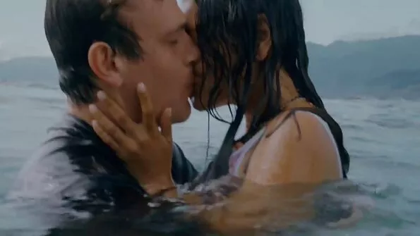 Руда тьолка балдеє від вібратора та великого красиве порно онлайн члена очкастого бойфренда.