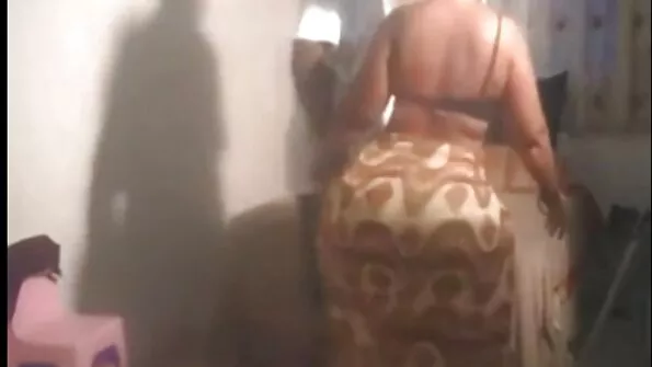 Дбайливий чоловік подарував дружині секс машину і віддер її на вебкамеру. красивоє порно