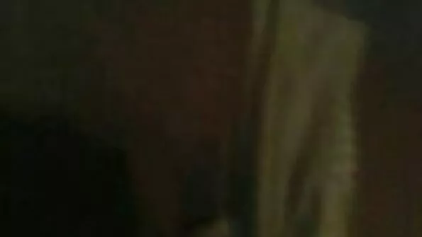 Збуджена жінка зняла з себе красиве секс відео білизну і почала мастурбувати.