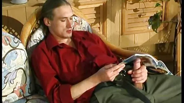 Вона порно красивих сексуашка, а не посудомийка.