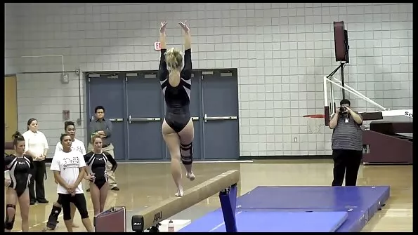 Яйця красивий секс молодих теж вимагають порядку.